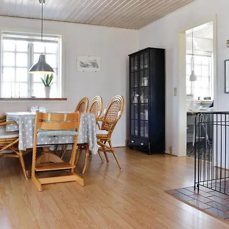 Feriehus Three-bedroom Holiday In