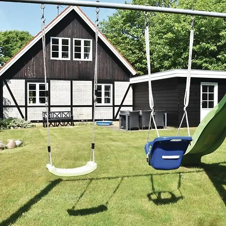 Three-bedroom Holiday In Feriehus *