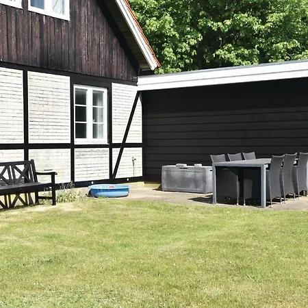 Three-bedroom Holiday In Feriehus
